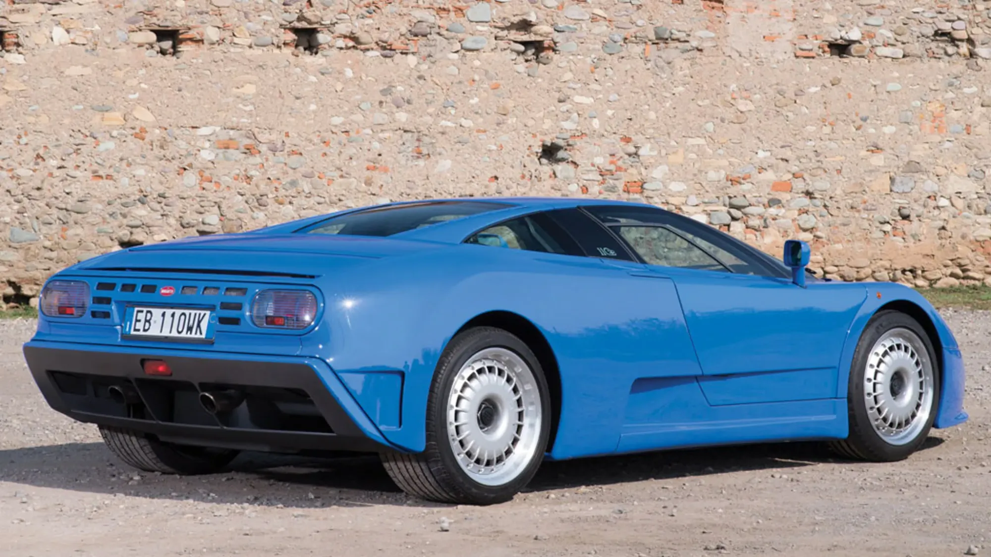 Lateral Bugatti EB110 Azul