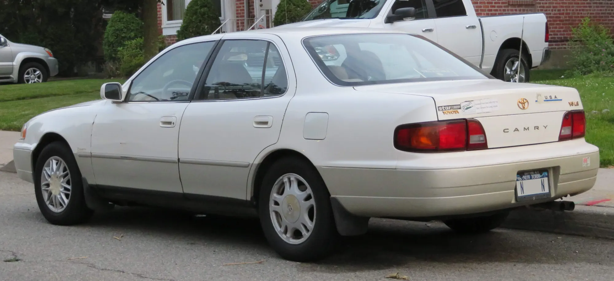 Lateral Toyota Camry 1996 Plateado