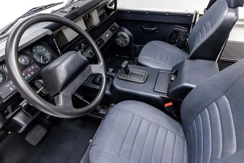 Interior Land Rover Defender 90 1997