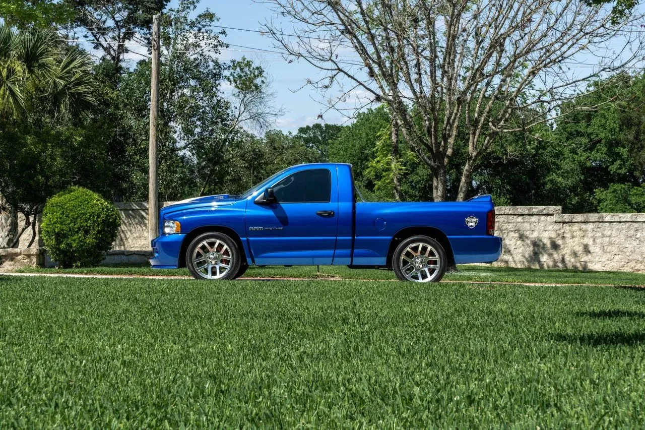 Lateral Dodge Ram SRT-10 2004 Azul