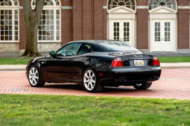 Parte Trasera Maserati Coupé 2004 Negro