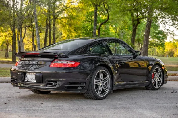 Lateral Porsche 911 Turbo 2007 Negro