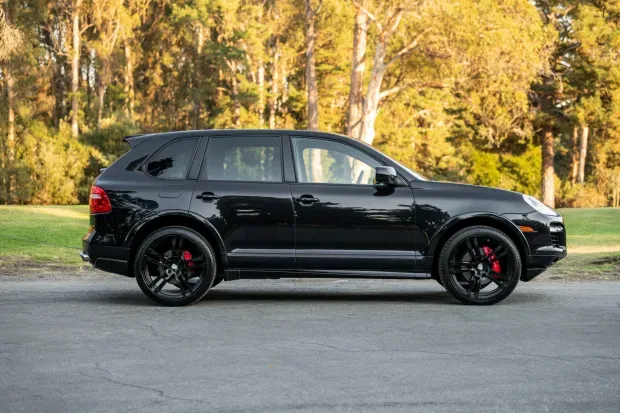 Lateral Porsche Cayenne GTS 2009 Negro