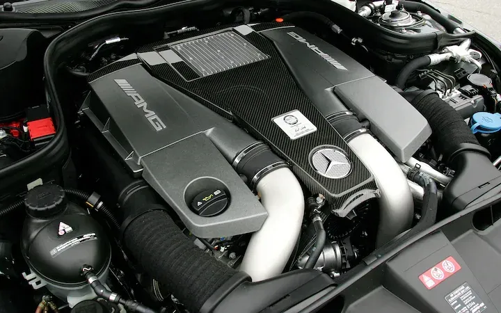 Motor Mercedes-Benz E63 AMG 2012