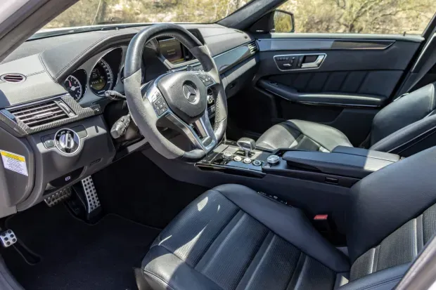 Interior Mercedes-Benz E 63 AMG Wagon 2012