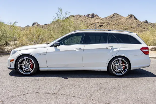 Lateral Mercedes-Benz E 63 AMG Wagon 2012 Blanco