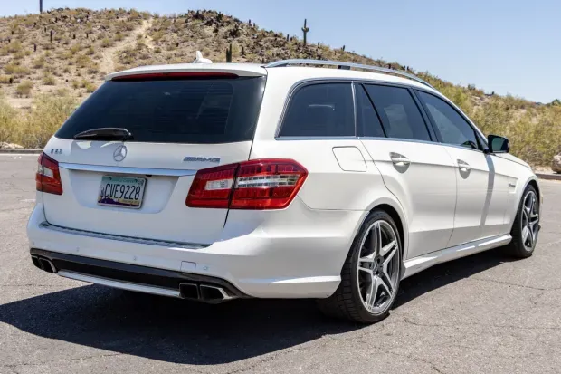 Parte Trasera Mercedes-Benz E 63 AMG Wagon 2012 Blanco