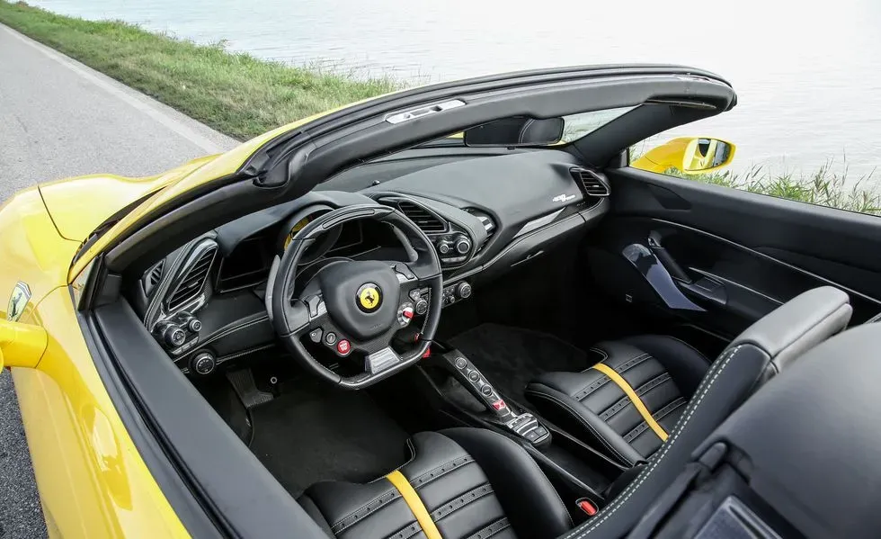 Interior Ferrari 488 Spyder