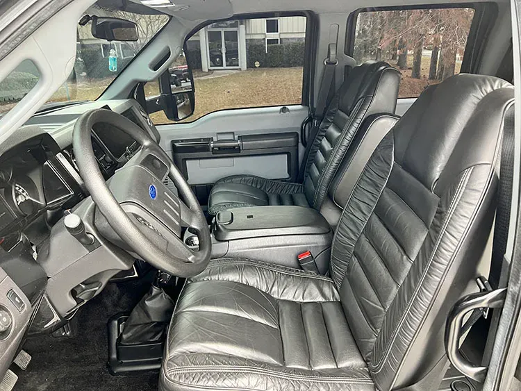 Interior Ford F-650 2016 Gris