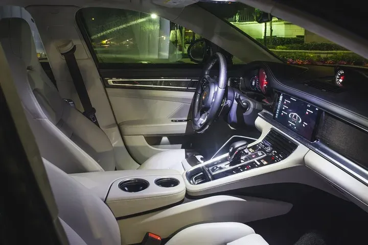 Interior Porsche Panamera Turbo 2017