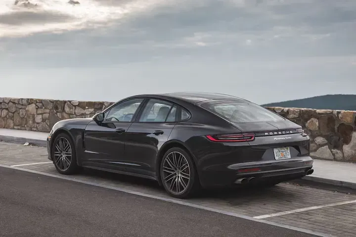 Parte Trasera Porsche Panamera Turbo 2017 Gris