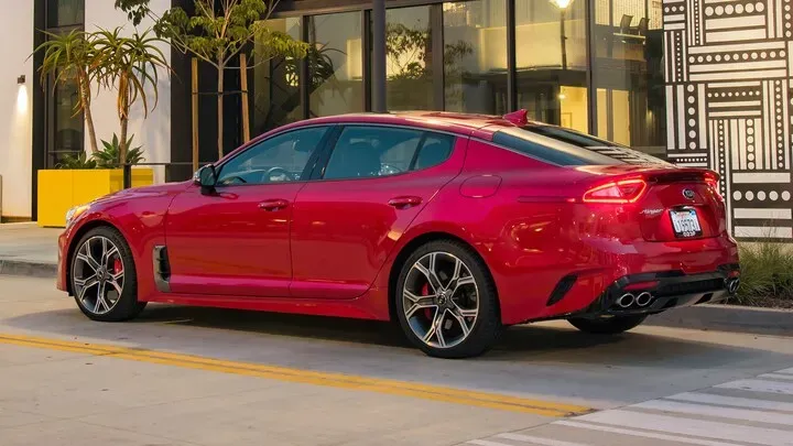 Lateral Kia Stinger GT2 2018 Rojo