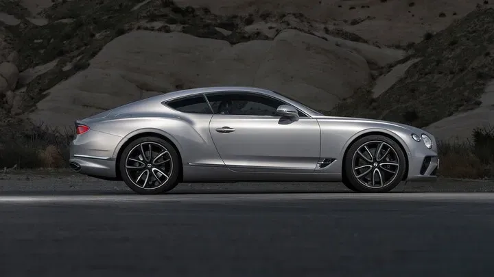 Lateral Bentley Continental GT 2019 Plateado