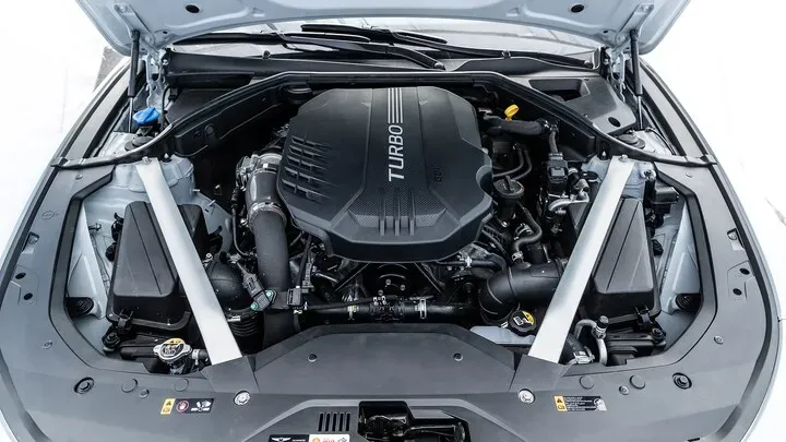 Motor Genesis G70 2019