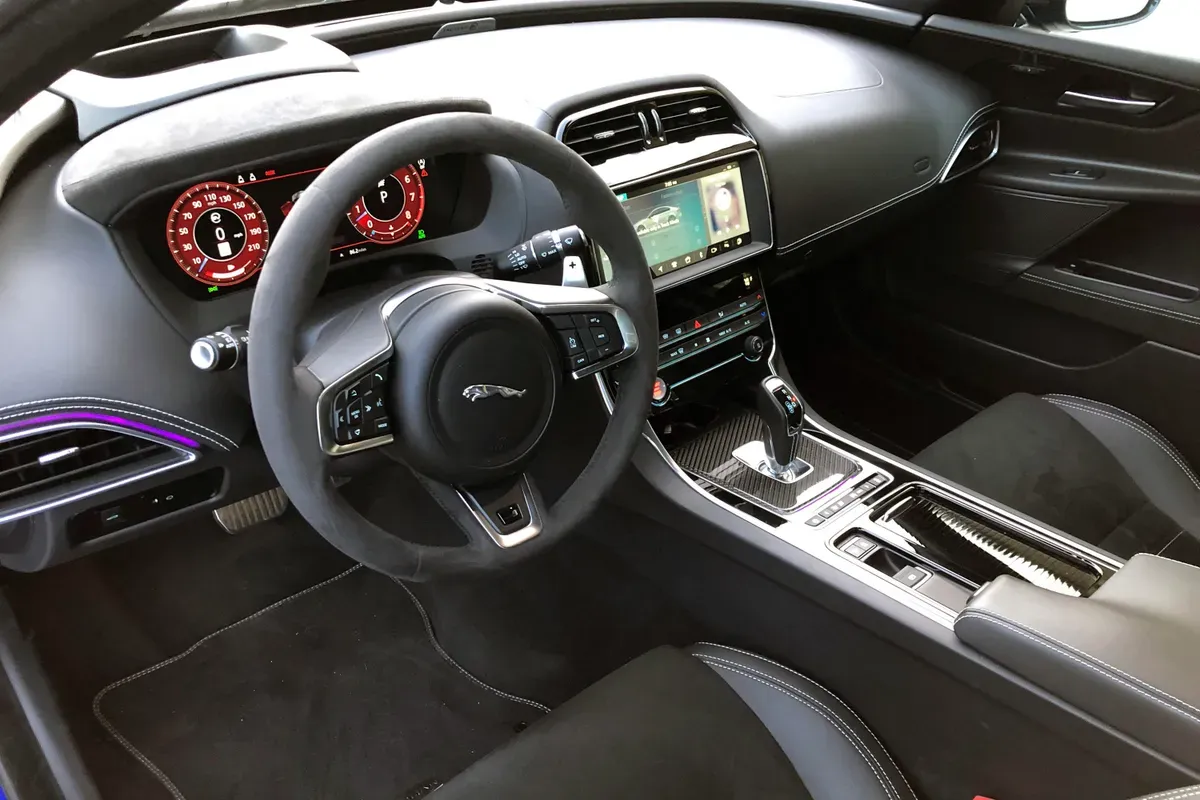 Interior Jaguar XE SVR Project 8