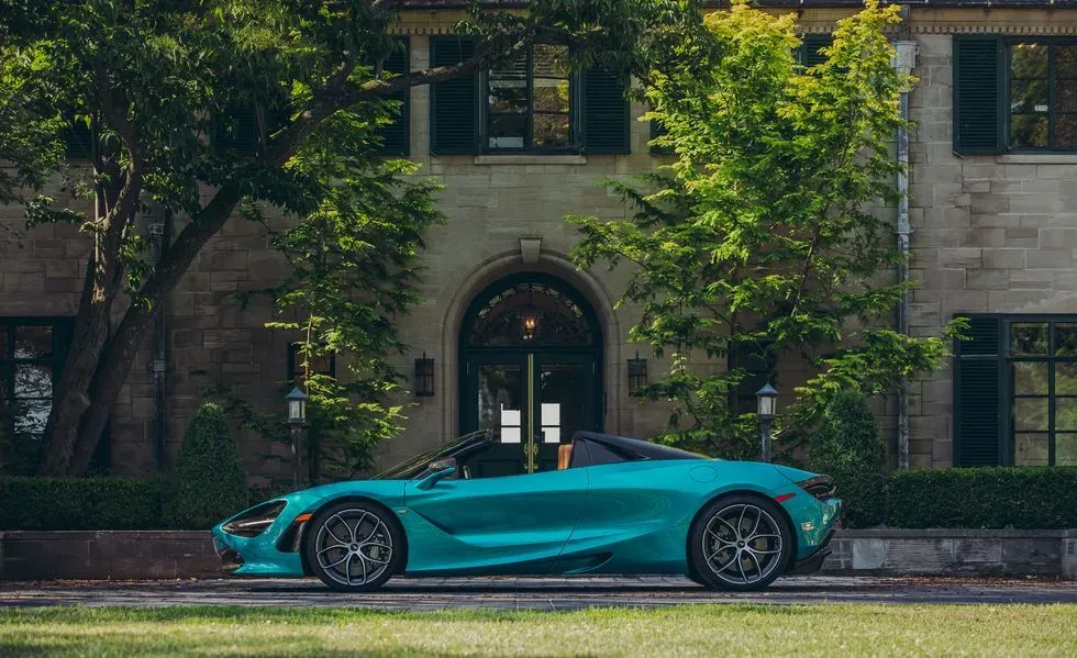 Lateral McLaren 720S 2018 Azul