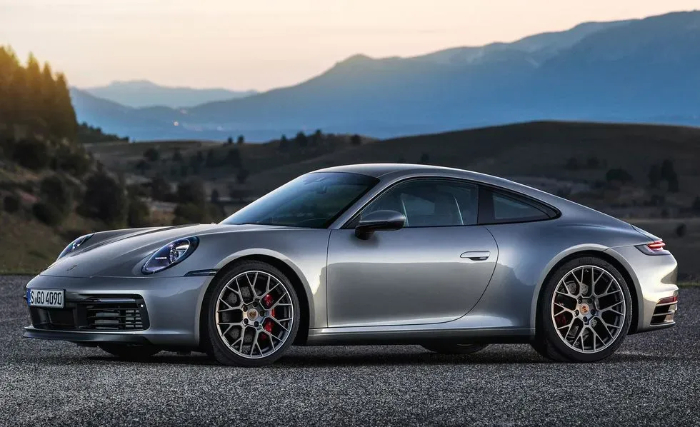 Lateral Porsche 911 Carrera S 2020 Plateado