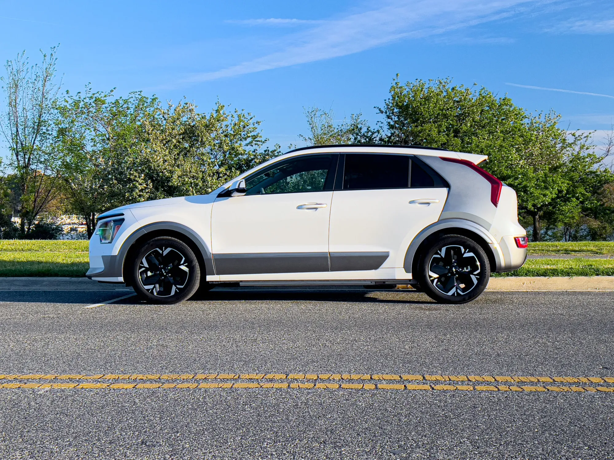 Lateral Kia Niro EV 2023 Blanco