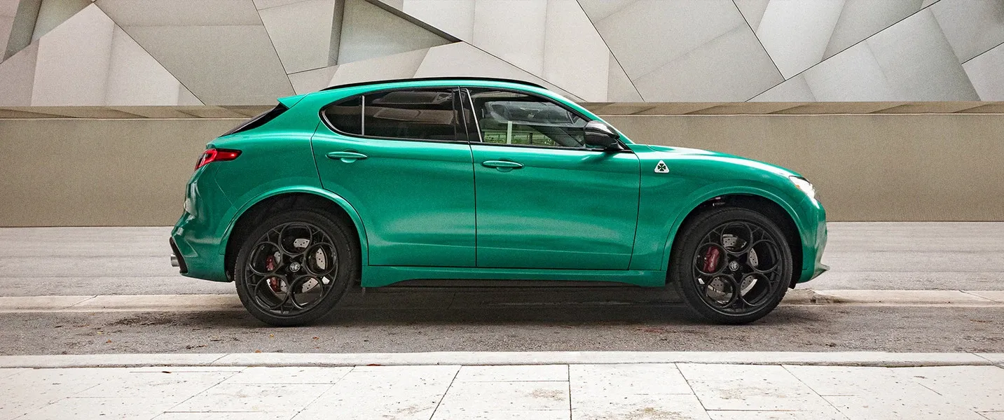 Lateral Alfa Romeo Stelvio Quadrifoglio Verde