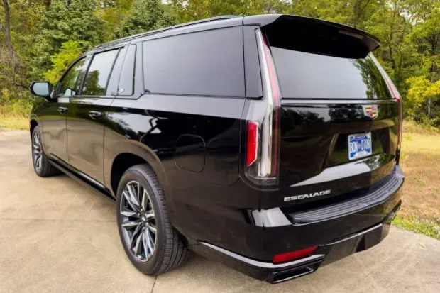 Parte Trasera Cadillac Escalade ESV Platinum 2023 Negro