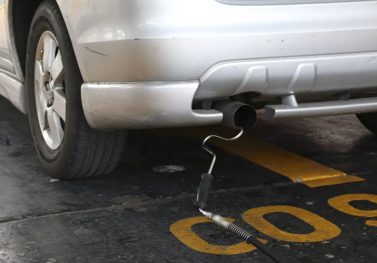 Midiendo emisión de contaminantes del auto