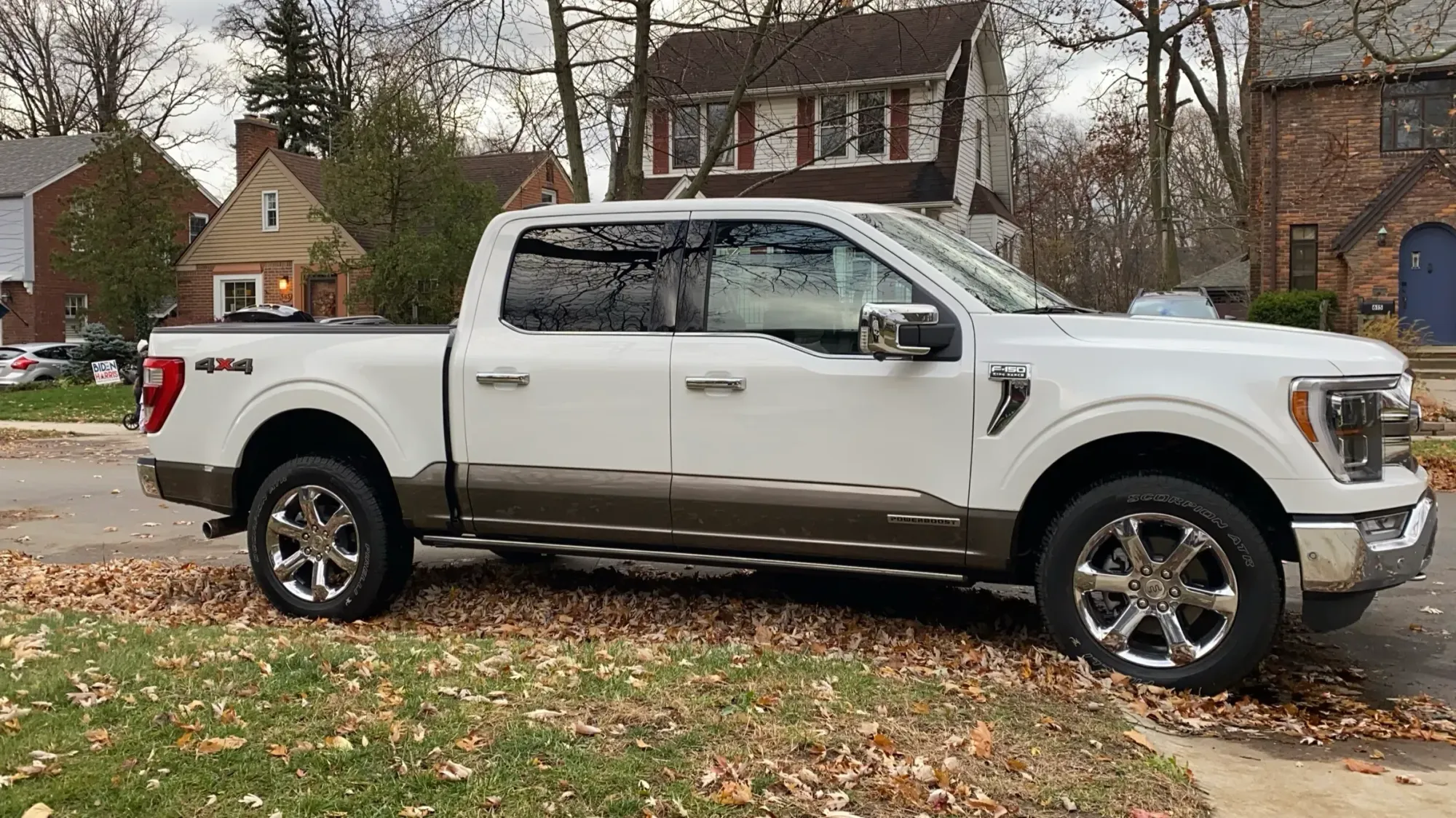 Lateral Ford F-150 King Ranch 2021 Blanco