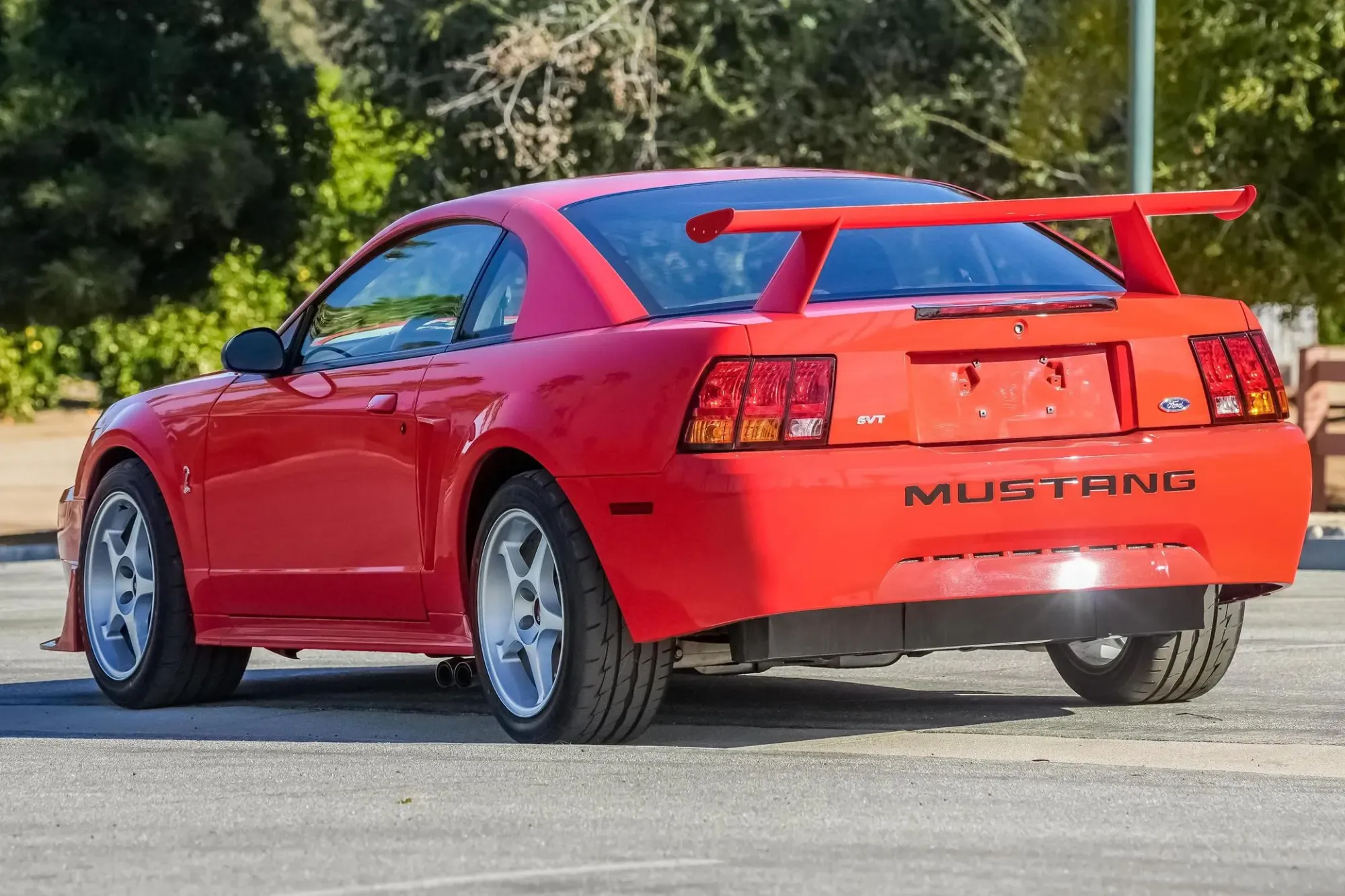 Parte Trasera Ford Mustang SVT Cobra R 2004 Rojo