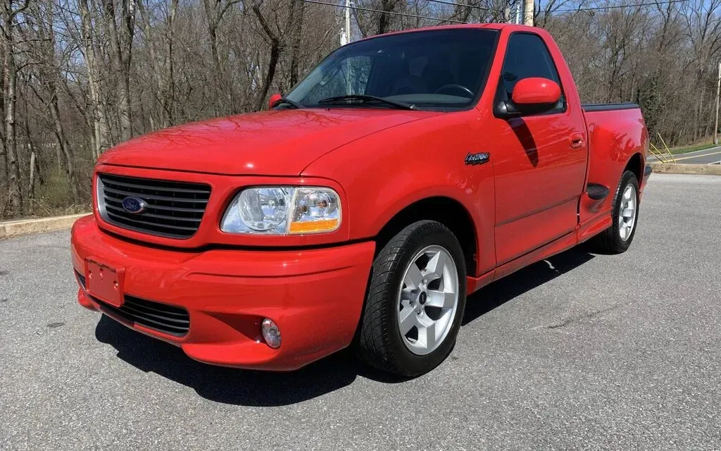 Ford F-150 SVT Lightning Rojo