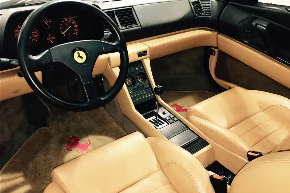 Interior Ferrari 348