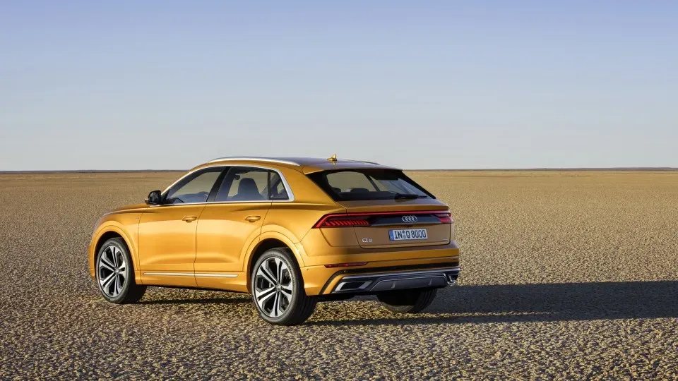 Lateral Audi Q8 2019 Amarillo