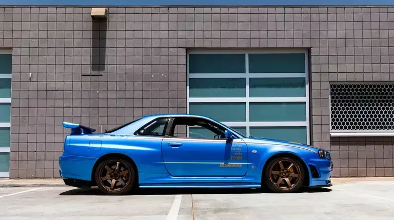 Lateral Nissan Skyline GTR R34 Azul