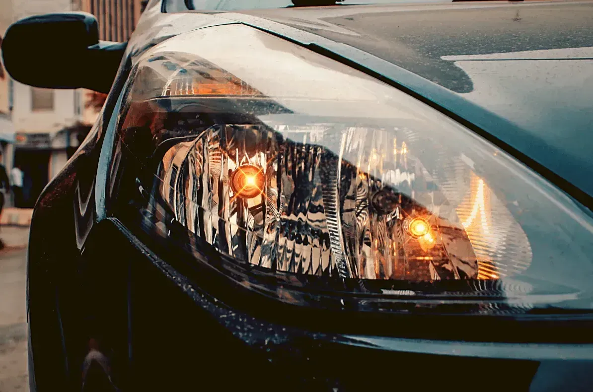 Luces delanteras de auto