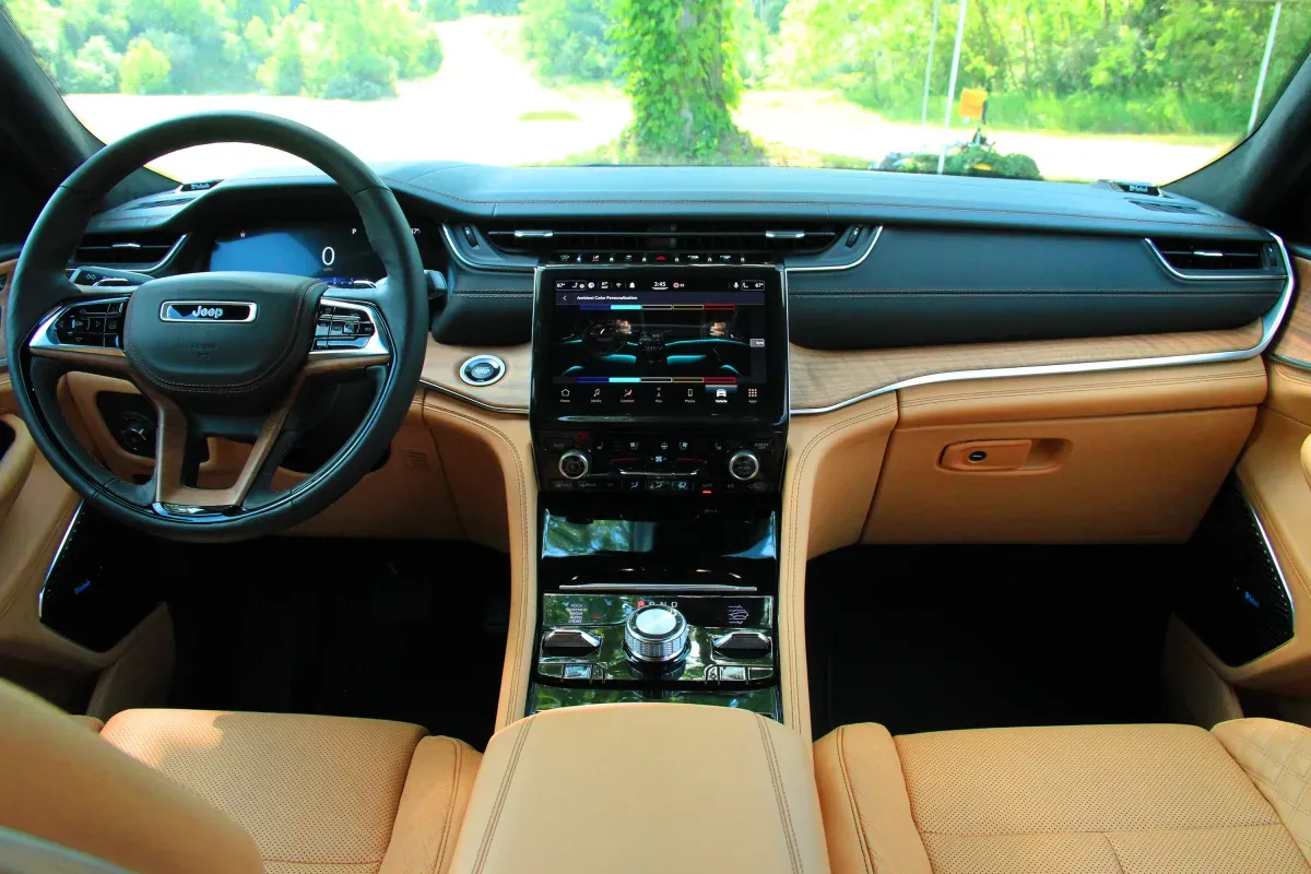 Interior Jeep Grand Cherokee L 2021