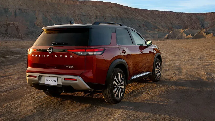 Parte Trasera Nissan Pathfinder 2022 Rojo