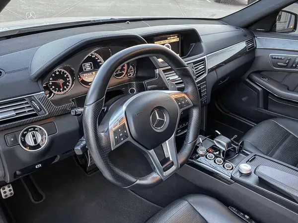 Interior Mercedes-Benz E63 AMG Wagon 2012