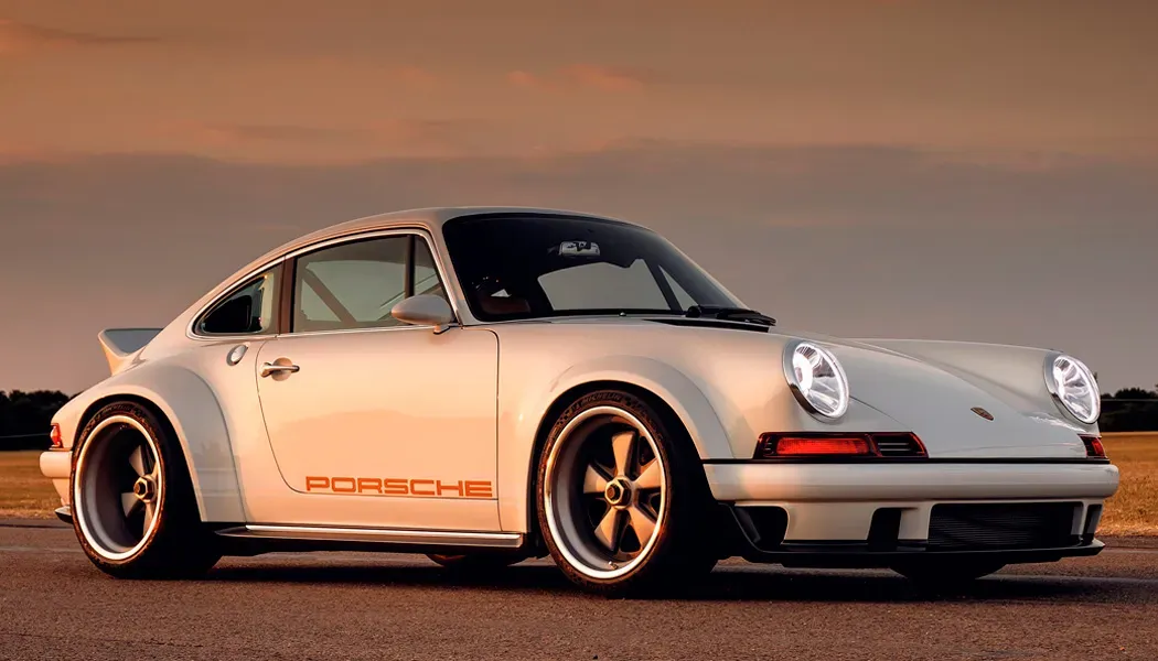 Porsche 911 Blanco Modificado por Singer Vehicle Design