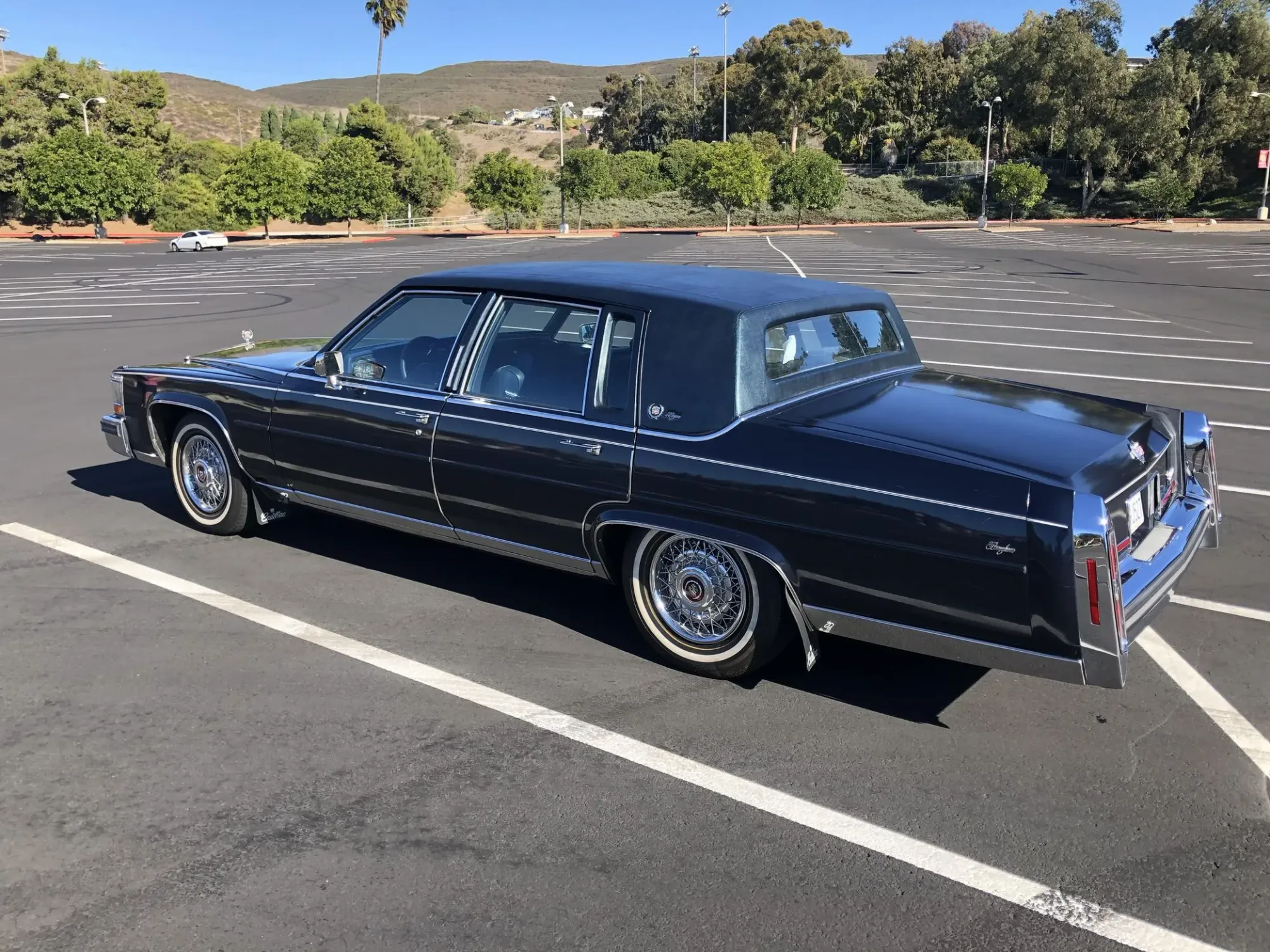 Lateral Cadillac Brougham d'Elegance 1989 Negro