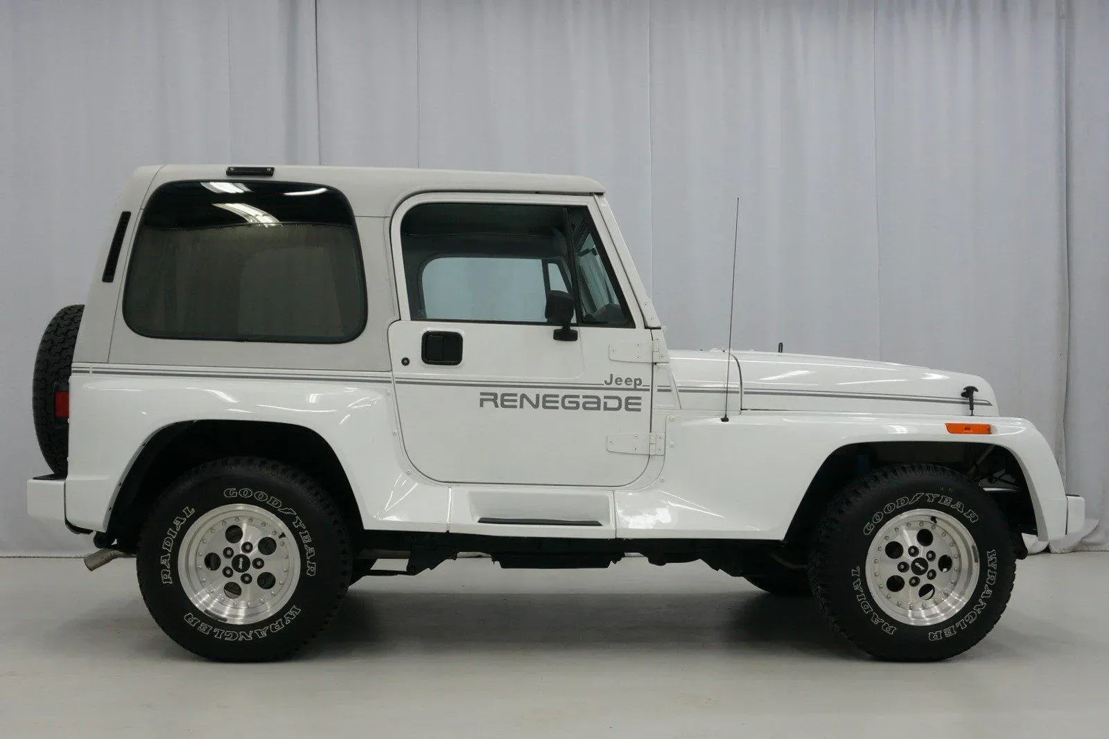 Lateral Jeep Wrangler Renegade 1993 Blanco