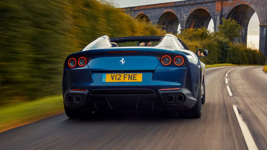 Parte Trasera Ferrari 812 GTS Azul