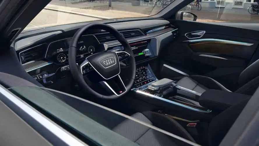 Interior Audi e-tron 2023 Gris