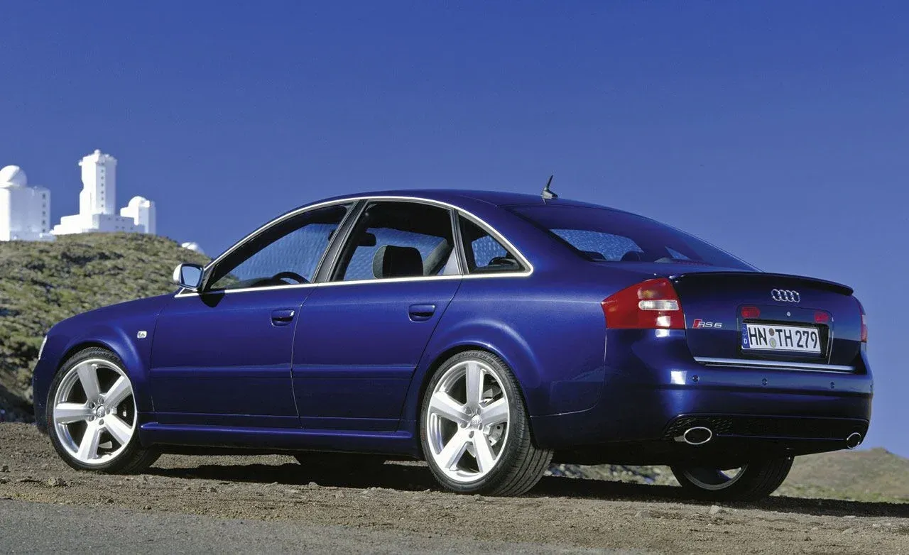 Lateral Audi RS6 2003 Azul