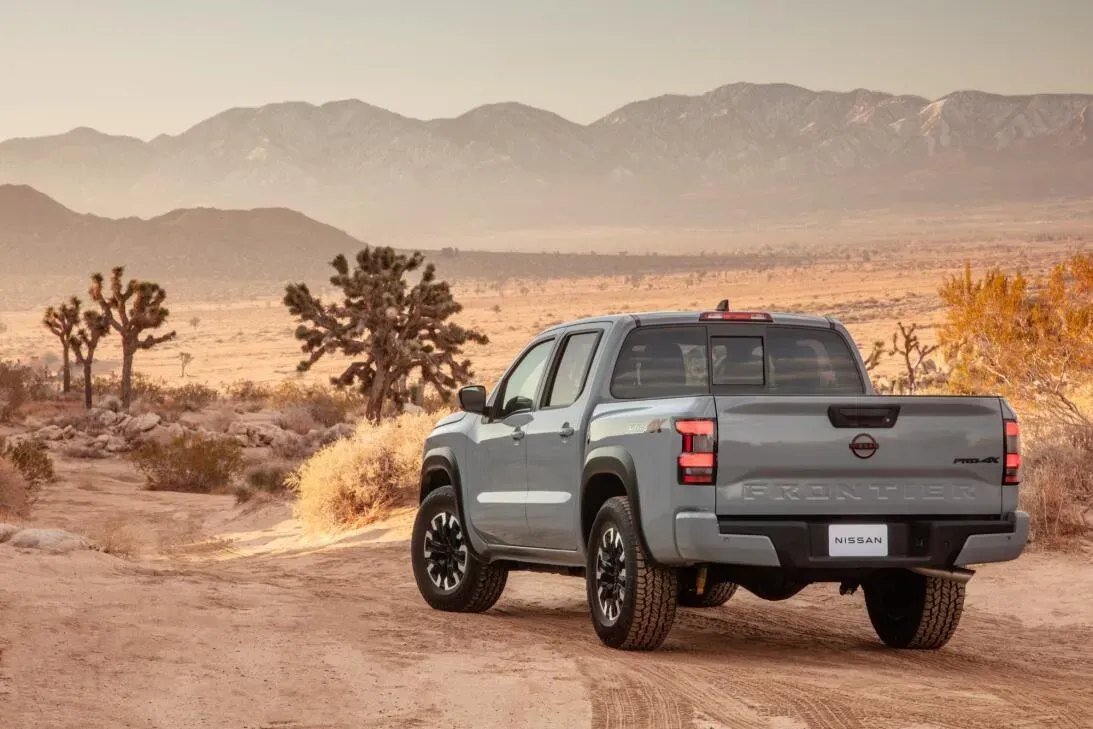 Parte Trasera Nissan Frontier 2022 Gris