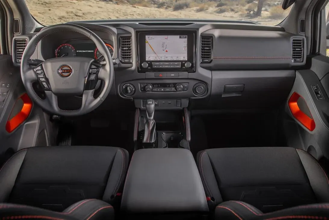 Interior Nissan Frontier 2022