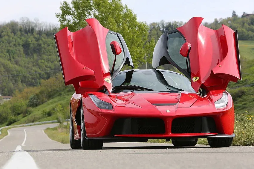 Puertas Abiertas La Ferrari Rojo