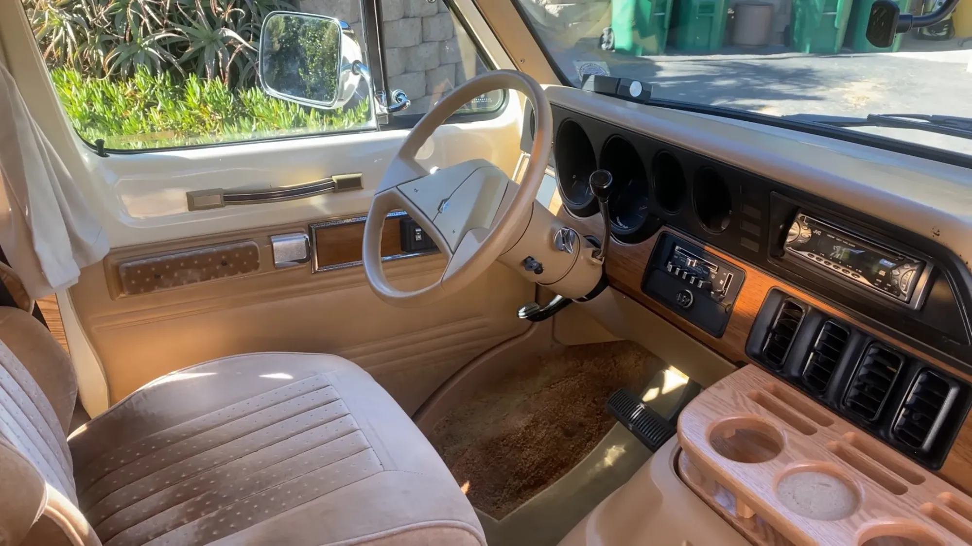 Interior Dodge B250 Roadtrek de 1987