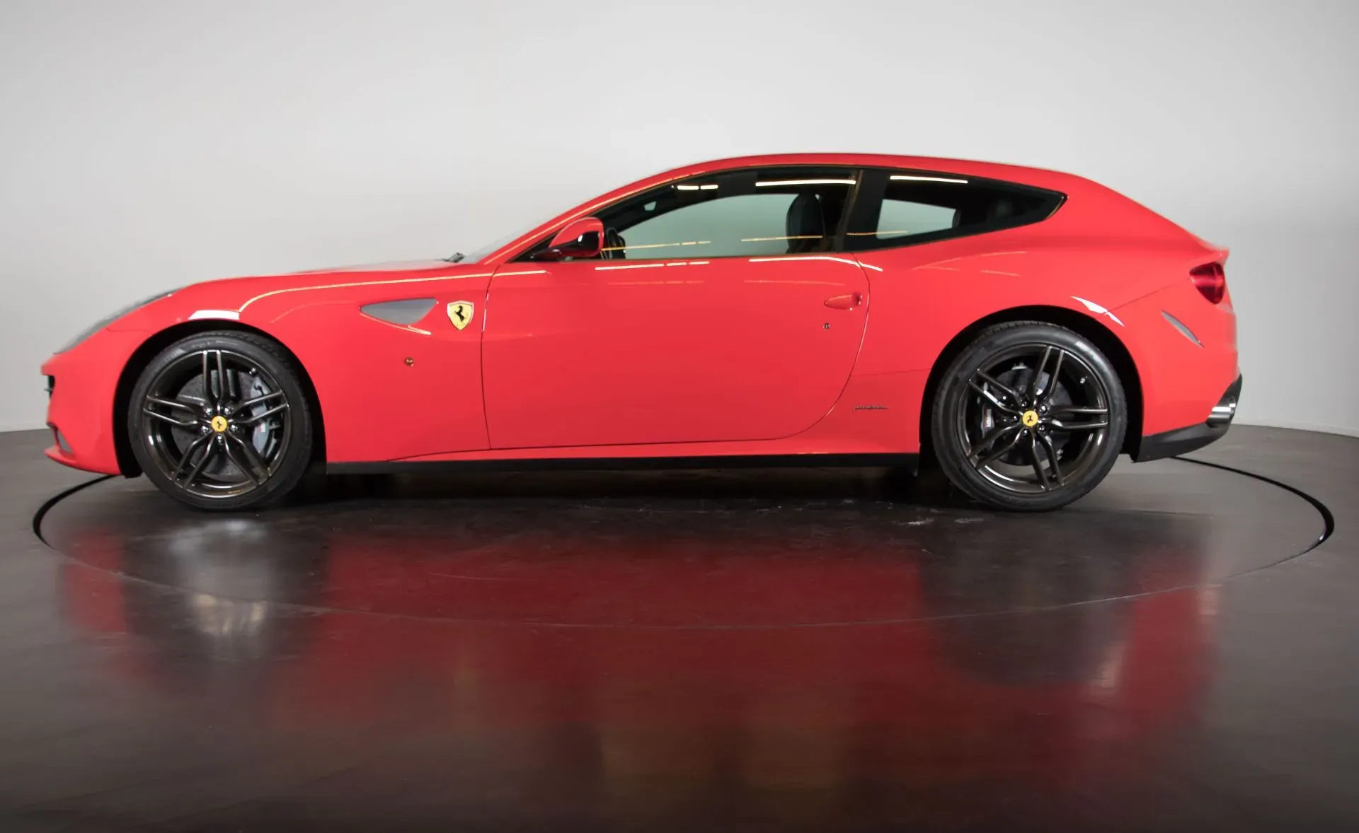 Lateral Ferrari FF 2014 Rojo