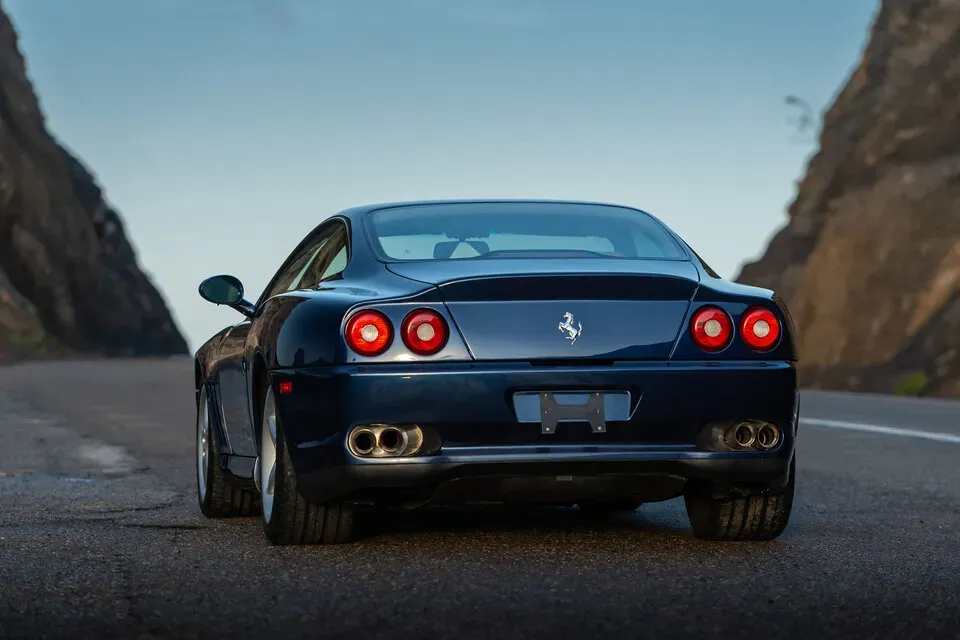 Parte Trasera Ferrari 550 Maranello Azul