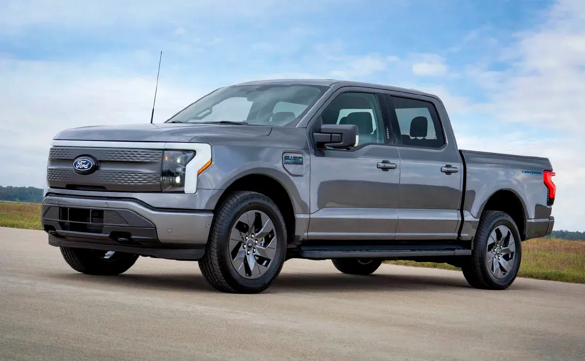 Lateral Ford F-150 Lightning 2022 Gris