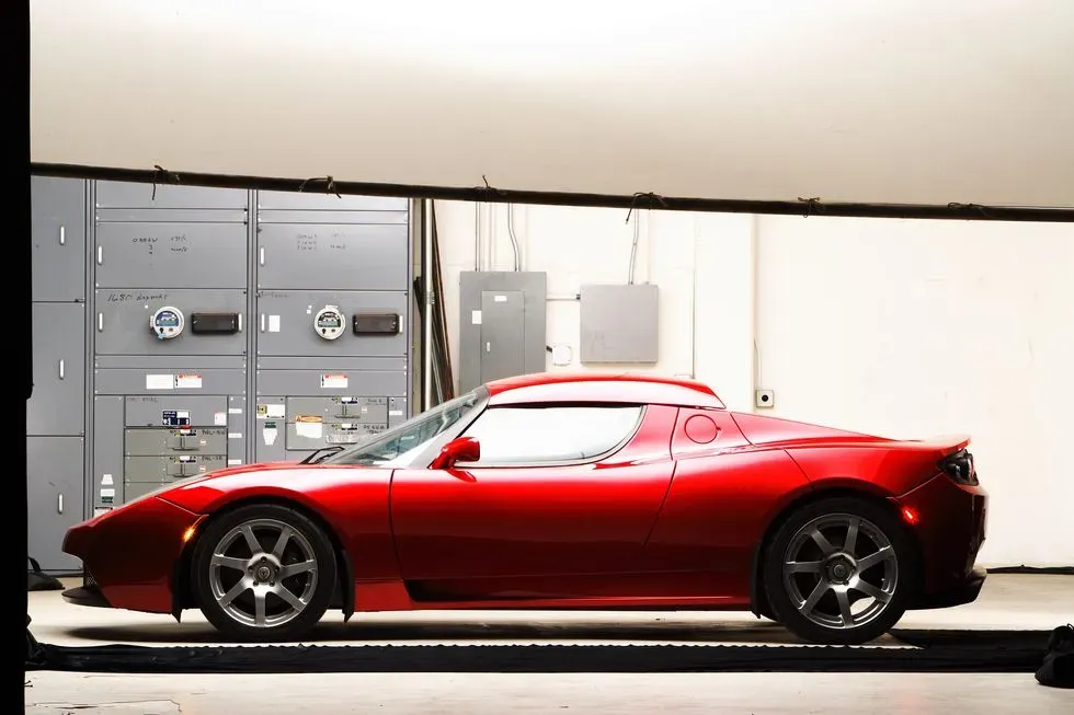 Lateral Tesla Roadster 2008 Rojo