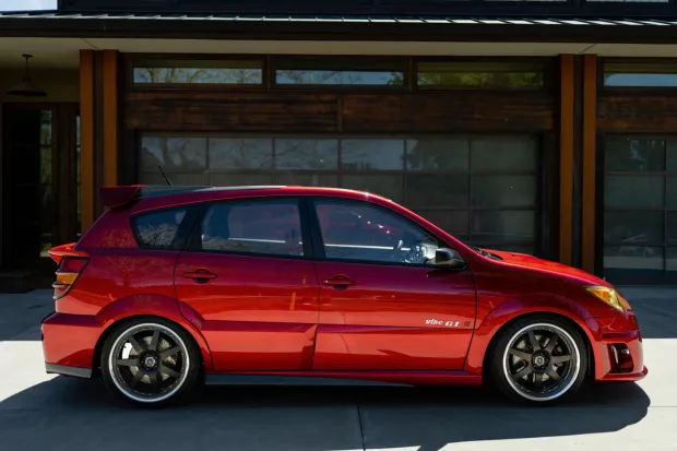 Lateral Pontiac Vibe GT Rojo